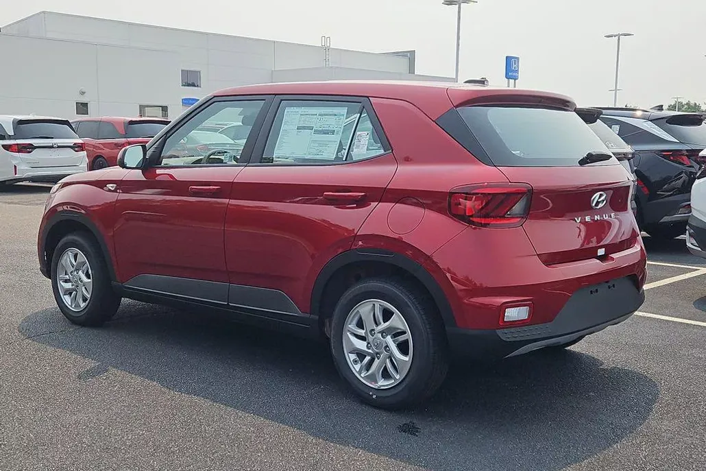 2025 Hyundai Venue SE photo 1