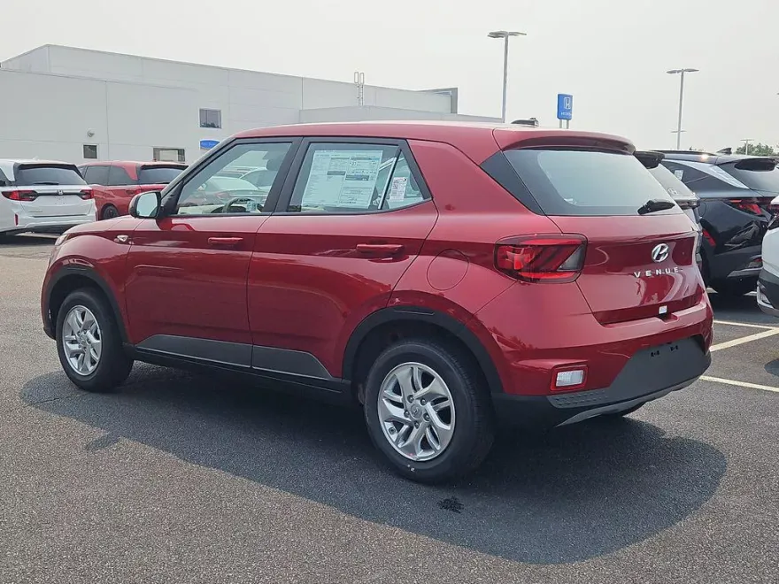 2025 Hyundai Venue SE photo 1