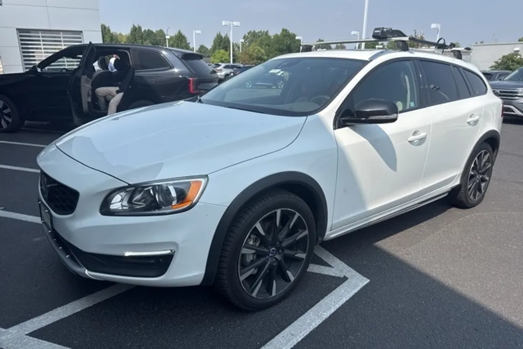 2016 Volvo V60 Cross Country T5 AWD photo 1
