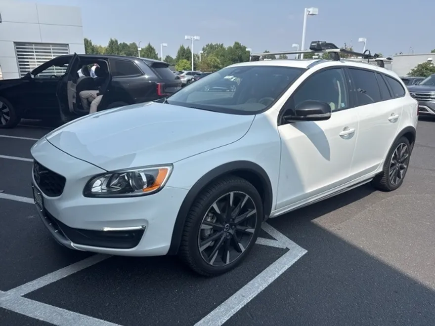 2016 Volvo V60 Cross Country T5 AWD photo 1