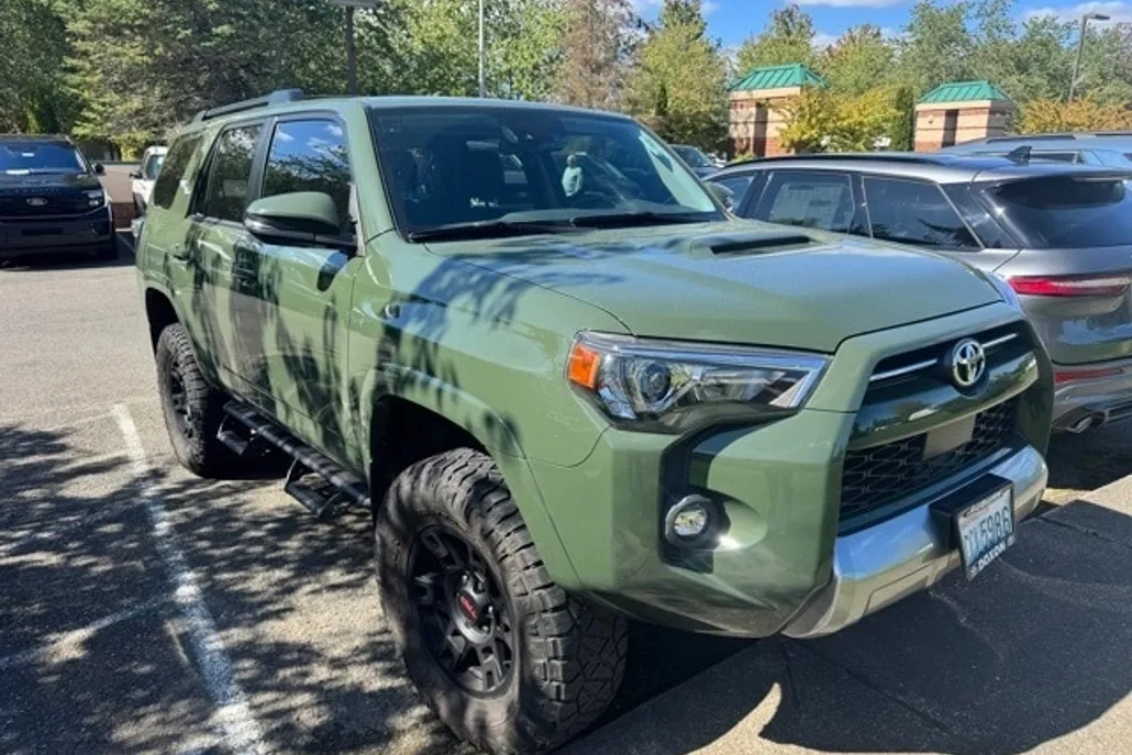 2022 Toyota 4Runner TRD Off-Road Premium photo 1