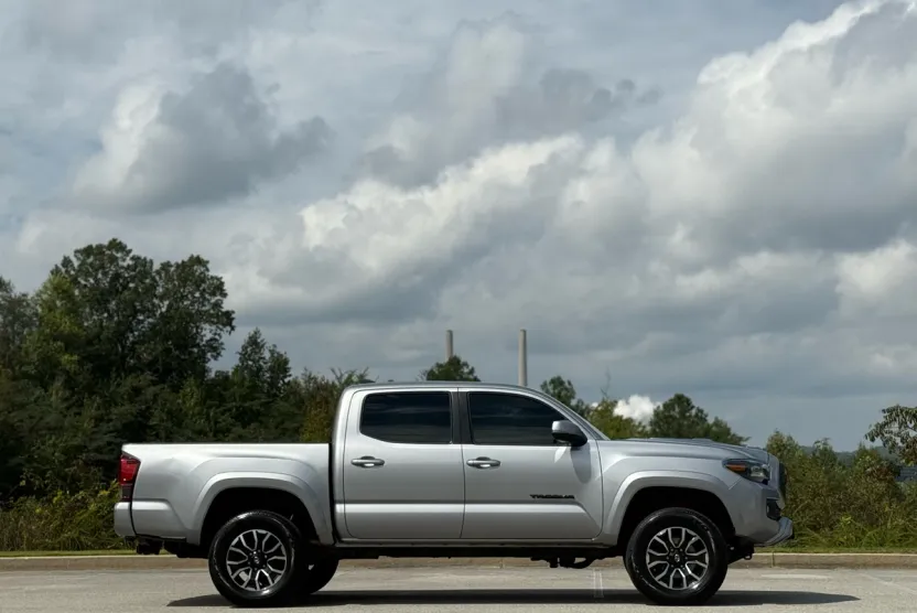 2018 Toyota Tacoma TRD Sport 4x4 photo 1