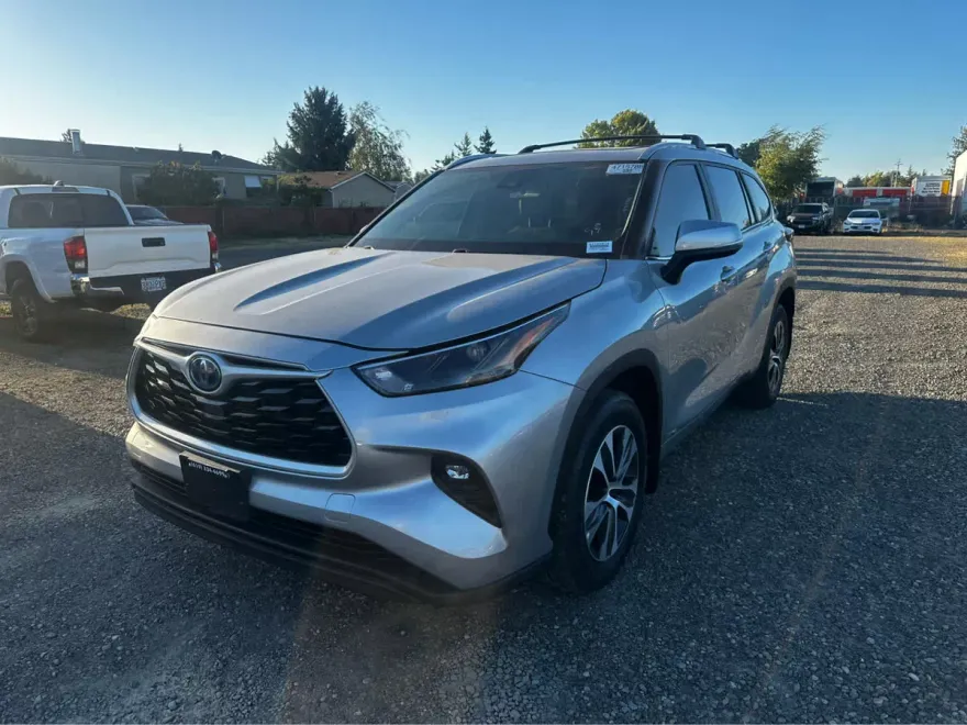 2023 Toyota Highlander Hybrid XLE photo 1