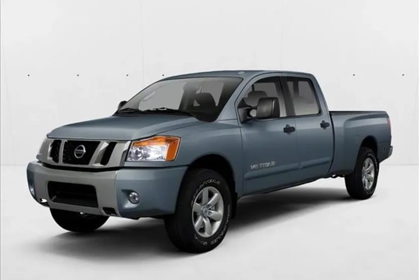 2010 Nissan Titan LE Crew Cab photo 1