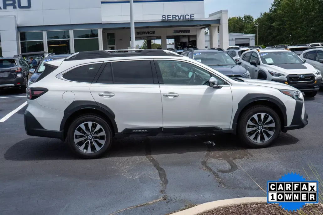 2023 Subaru Outback Touring XT photo 1