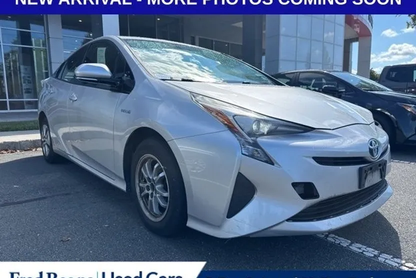 2016 Toyota Prius Four photo 1
