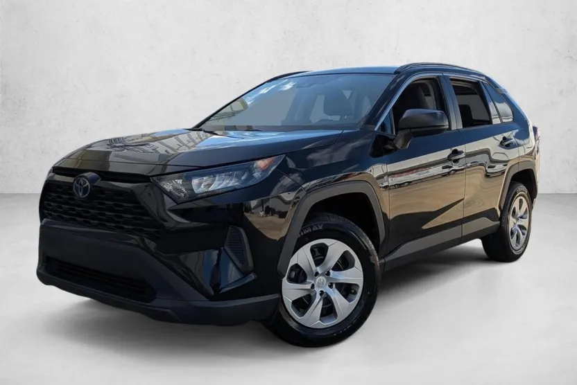 2021 Toyota RAV4 LE photo 1