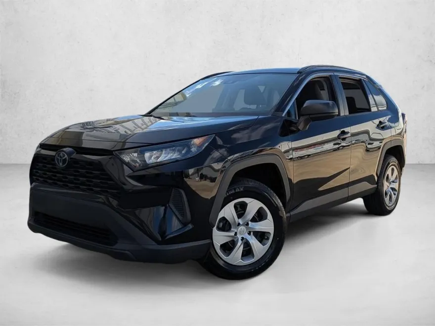 2021 Toyota RAV4 LE photo 1