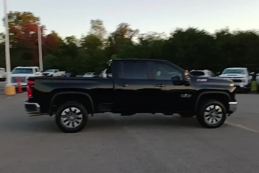 2024 Chevrolet Silverado 2500HD LT photo 1