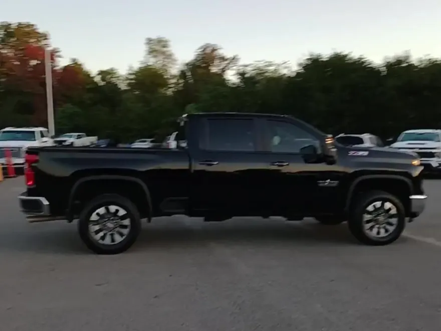 2024 Chevrolet Silverado 2500HD LT photo 1