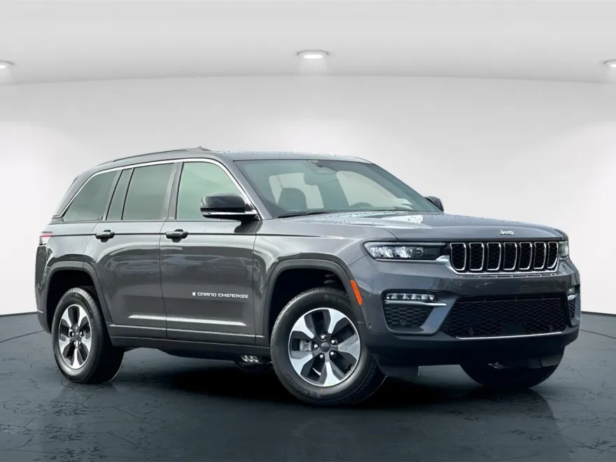 2024 Jeep Cherokee Base 4xe photo 1