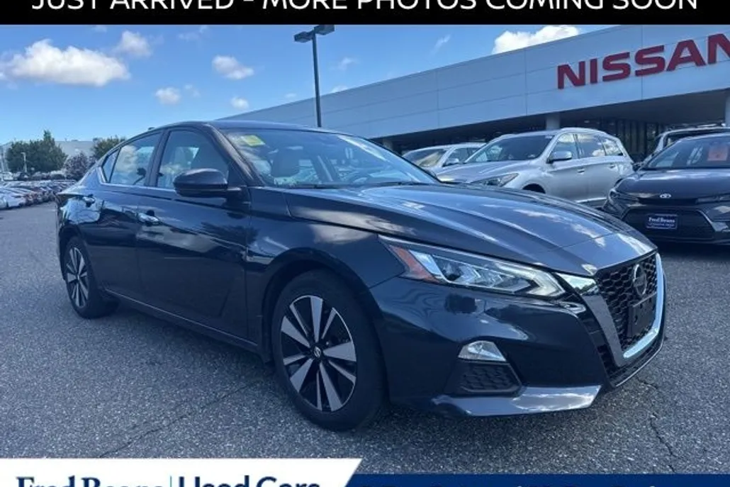 2022 Nissan Altima 2.5 SV photo 1