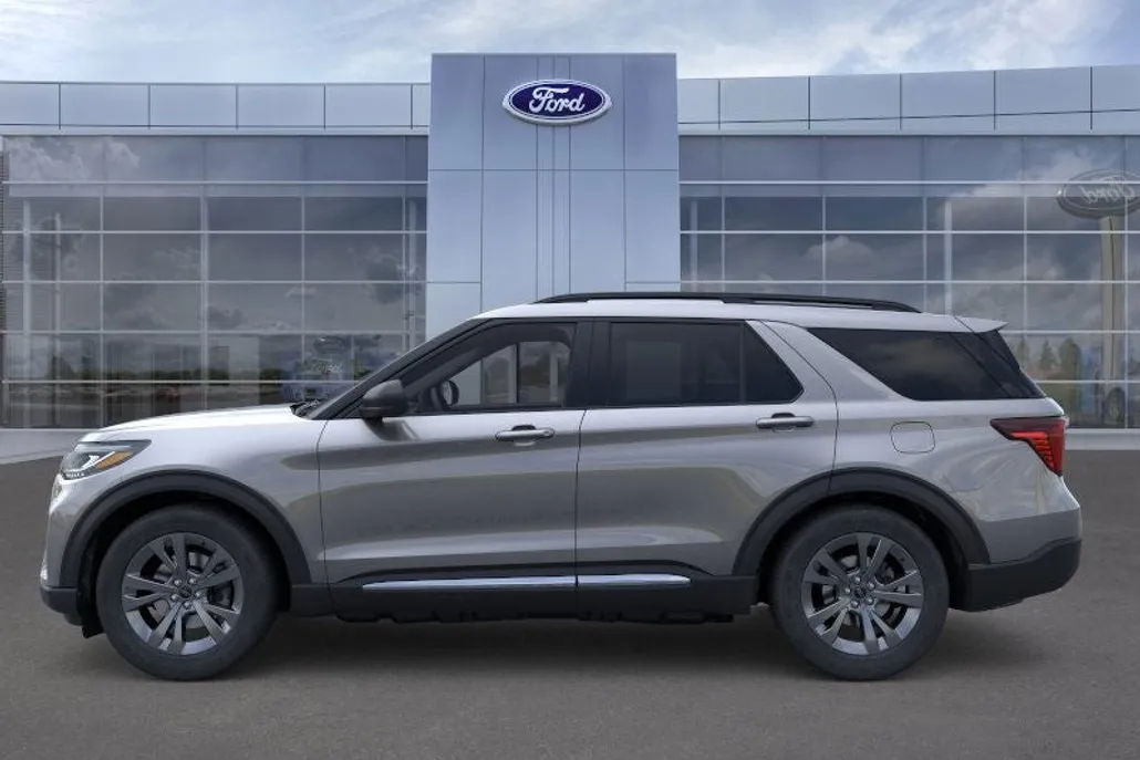 2025 Ford Explorer photo 1