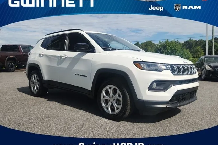 2024 Jeep Compass Latitude photo 1