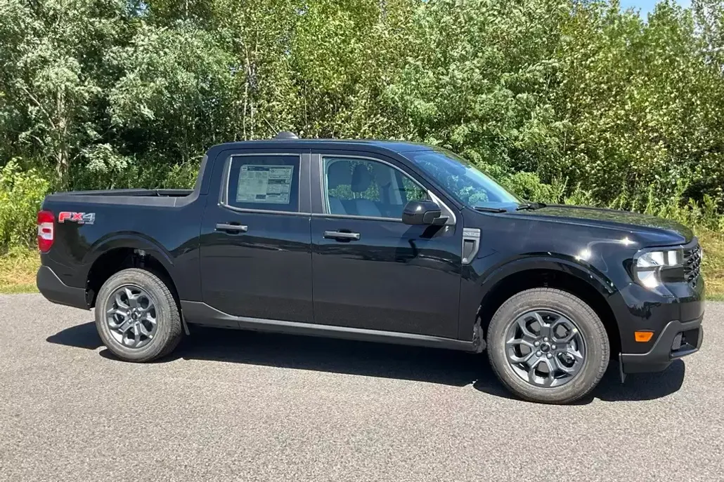 2025 Ford Maverick XLT photo 1