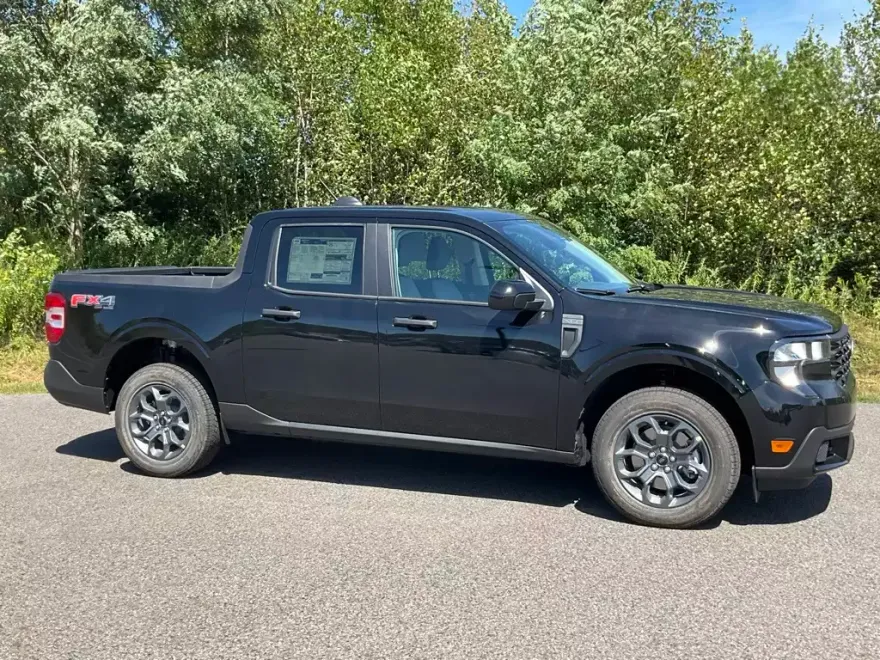 2025 Ford Maverick XLT photo 1