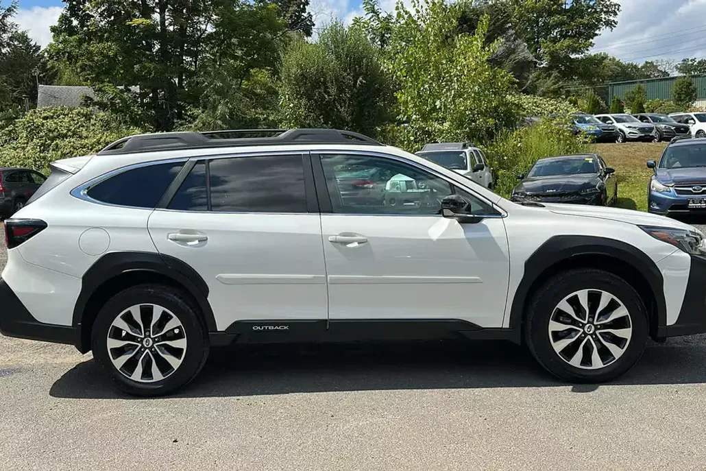 2023 Subaru Outback Limited photo 1