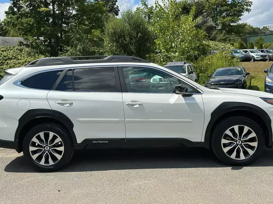 2023 Subaru Outback Limited photo 1