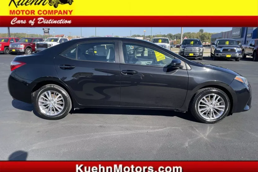 2014 Toyota Corolla LE photo 1