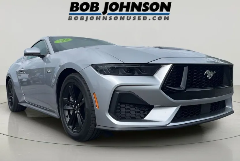 2025 Ford Mustang GT photo 1