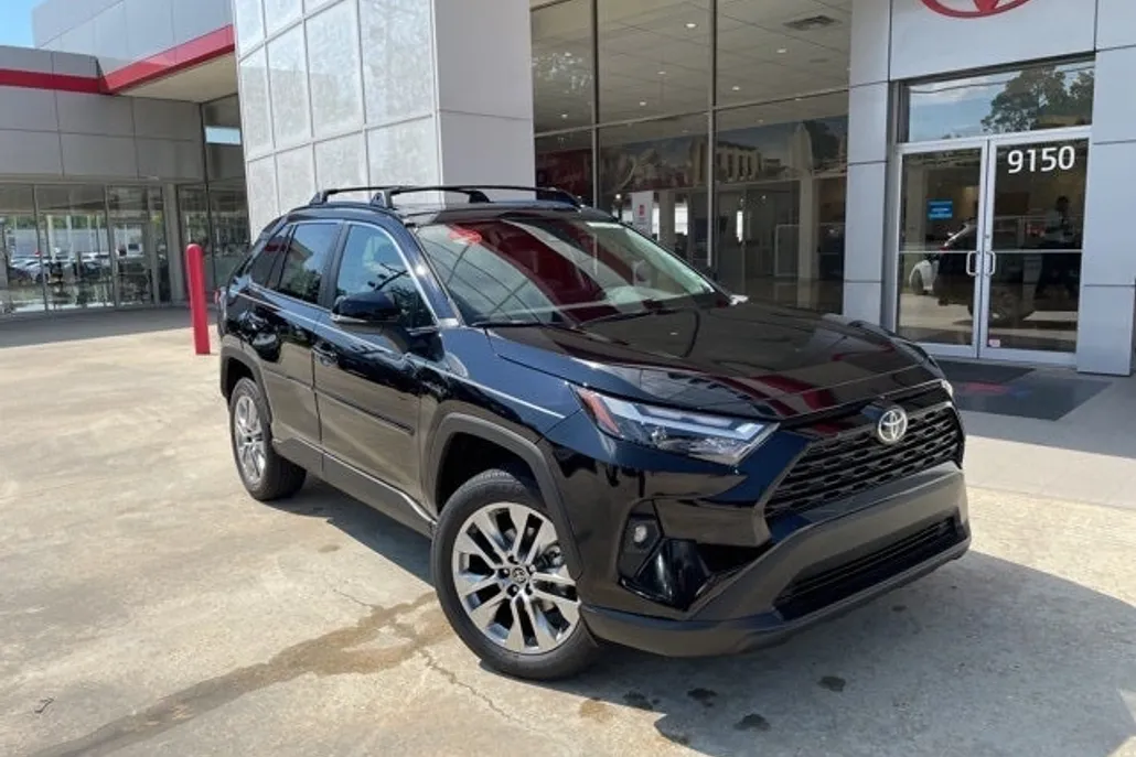 2025 Toyota RAV4 XLE Premium photo 1