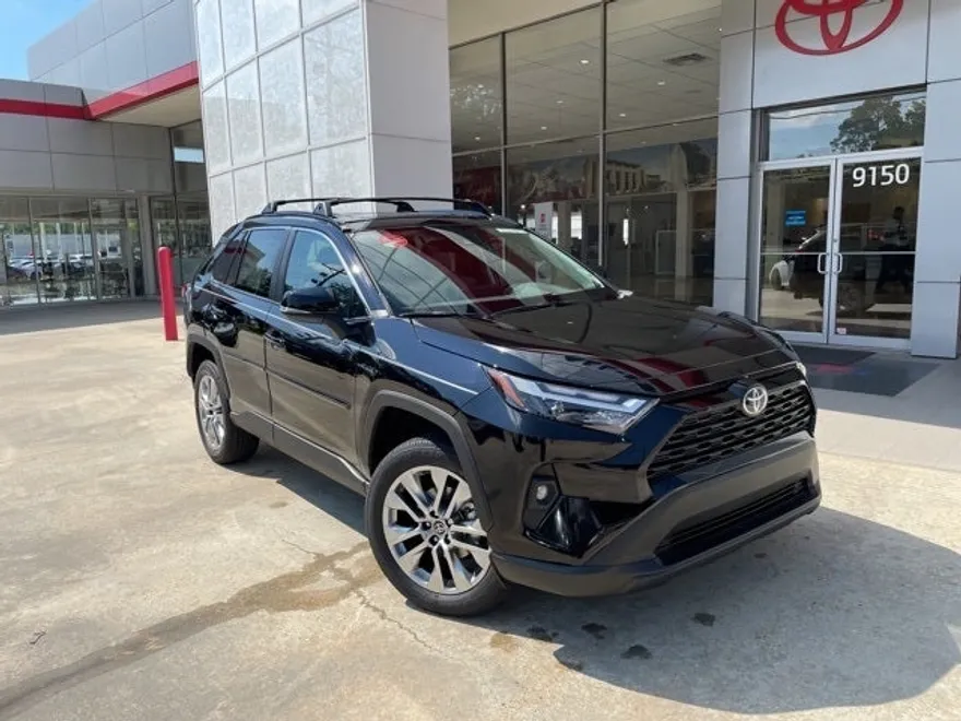 2025 Toyota RAV4 XLE Premium photo 1