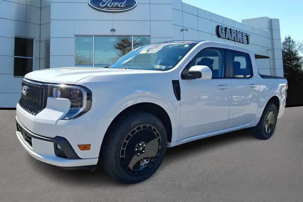 2025 Ford Maverick photo 1