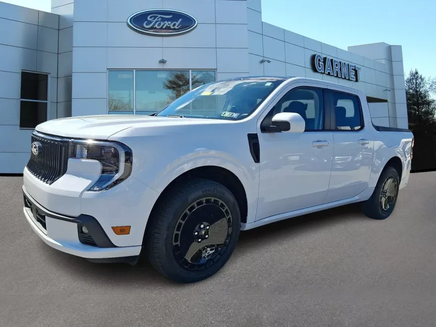 2025 Ford Maverick photo 1