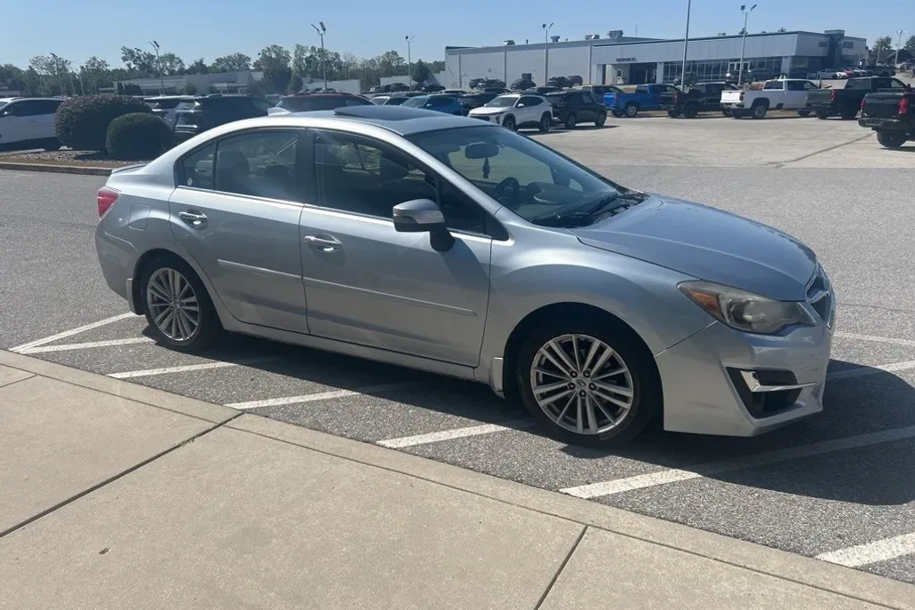2016 Subaru Impreza 2.0i Limited photo 1