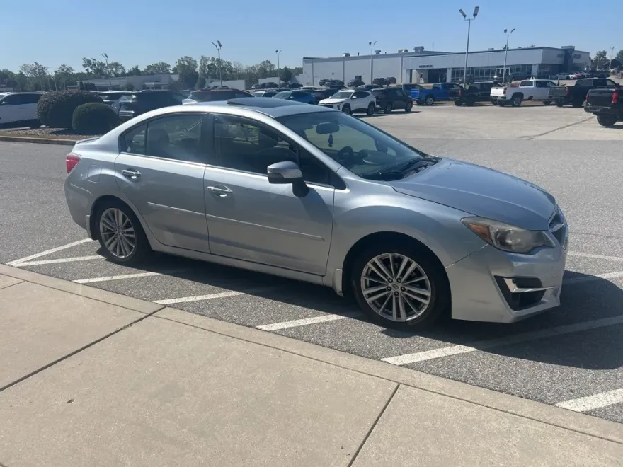 2016 Subaru Impreza 2.0i Limited photo 1