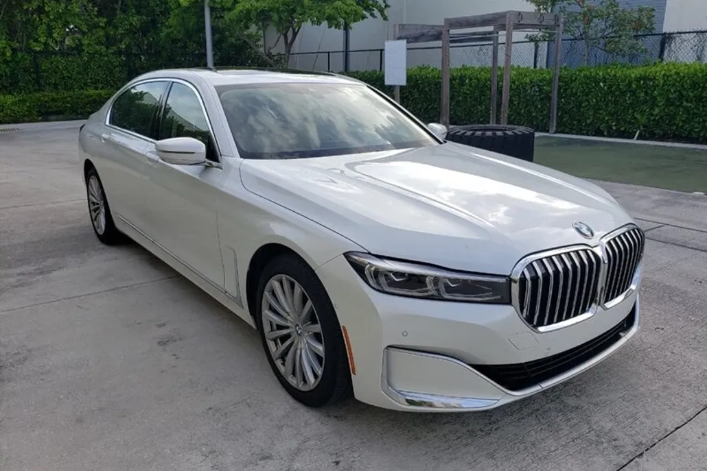2022 Bmw 740i photo 1