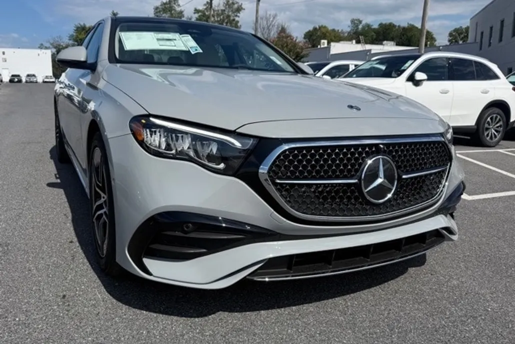 2026 Mercedes Benz E 4MATIC Sedan photo 1