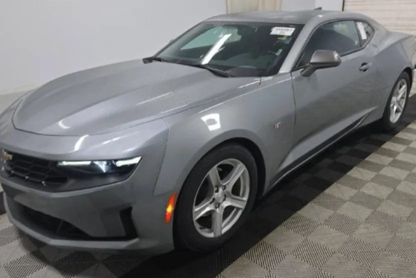 2023 Chevrolet Camaro 1LT photo 1