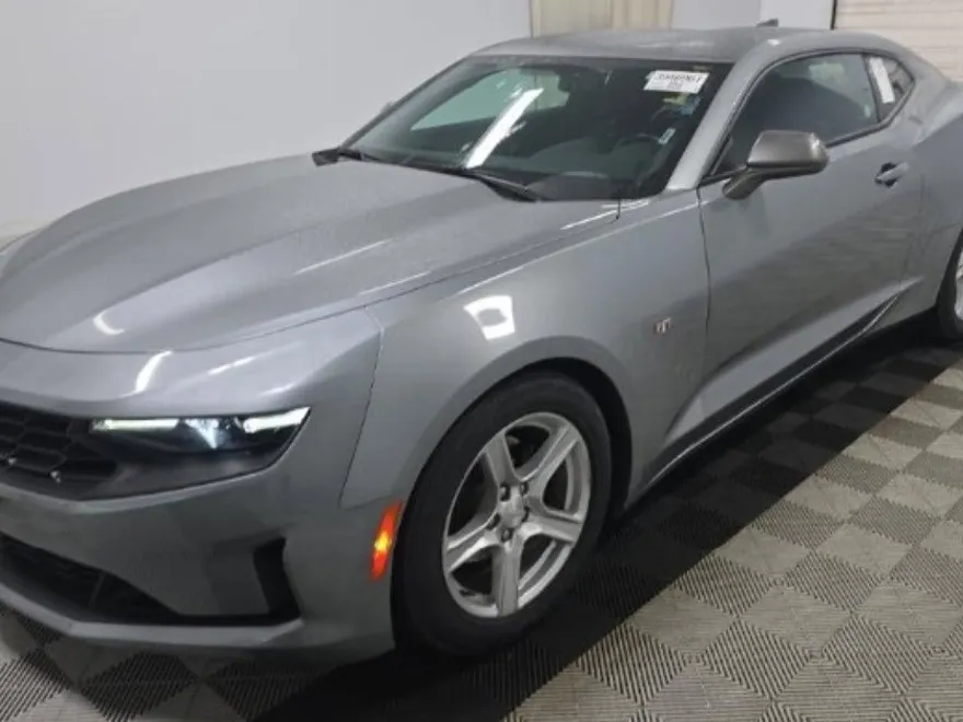 2023 Chevrolet Camaro 1LT photo 1