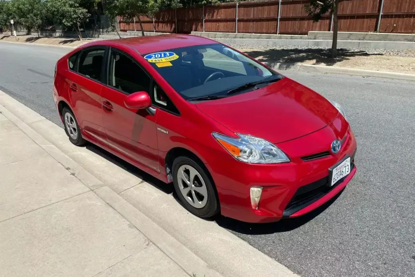 2013 Toyota Prius Four photo 1