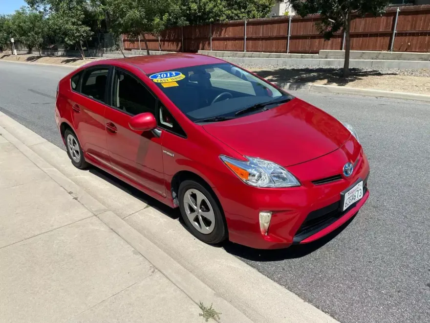 2013 Toyota Prius Four photo 1