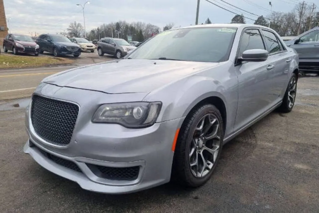 2018 Chrysler 300 S photo 1