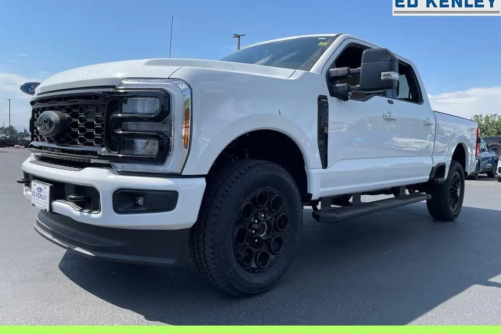 2025 Ford F-250 Lariat photo 1