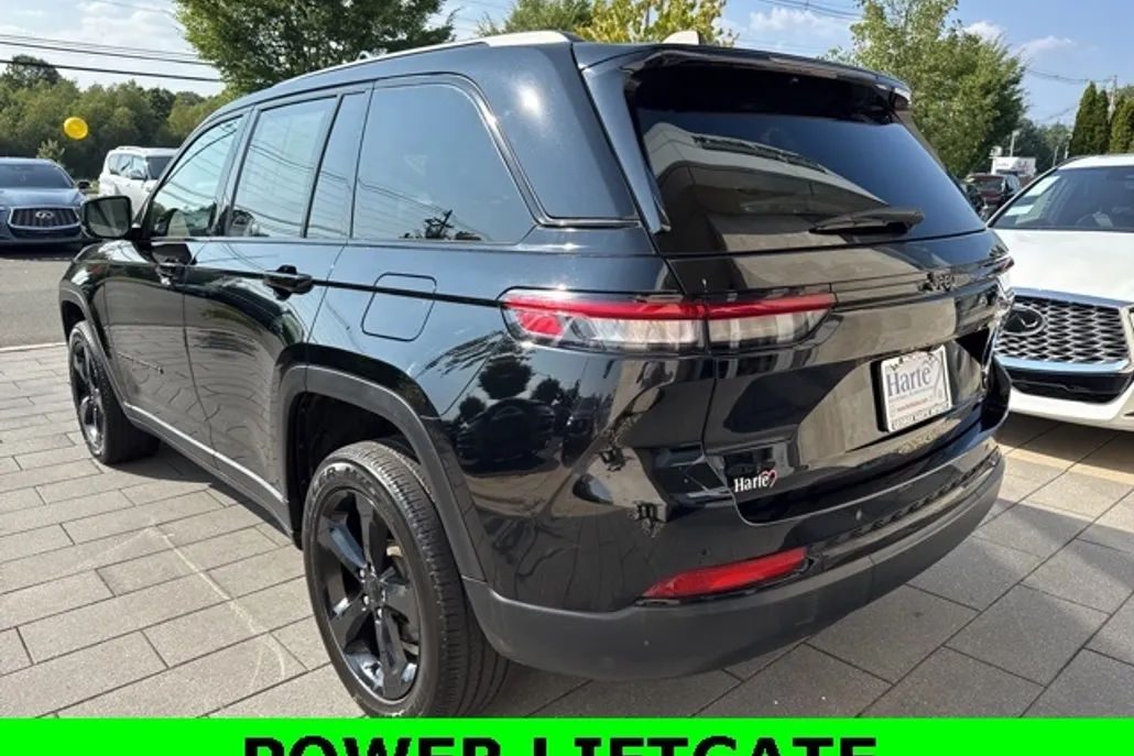 2023 Jeep Grand Cherokee Altitude photo 1