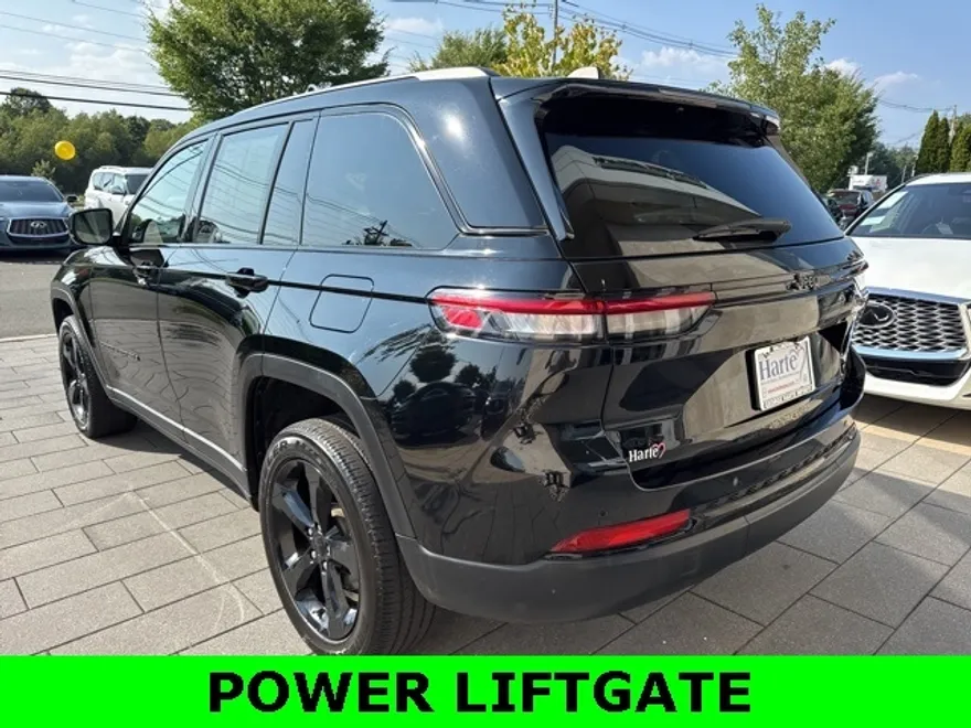2023 Jeep Grand Cherokee Altitude photo 1
