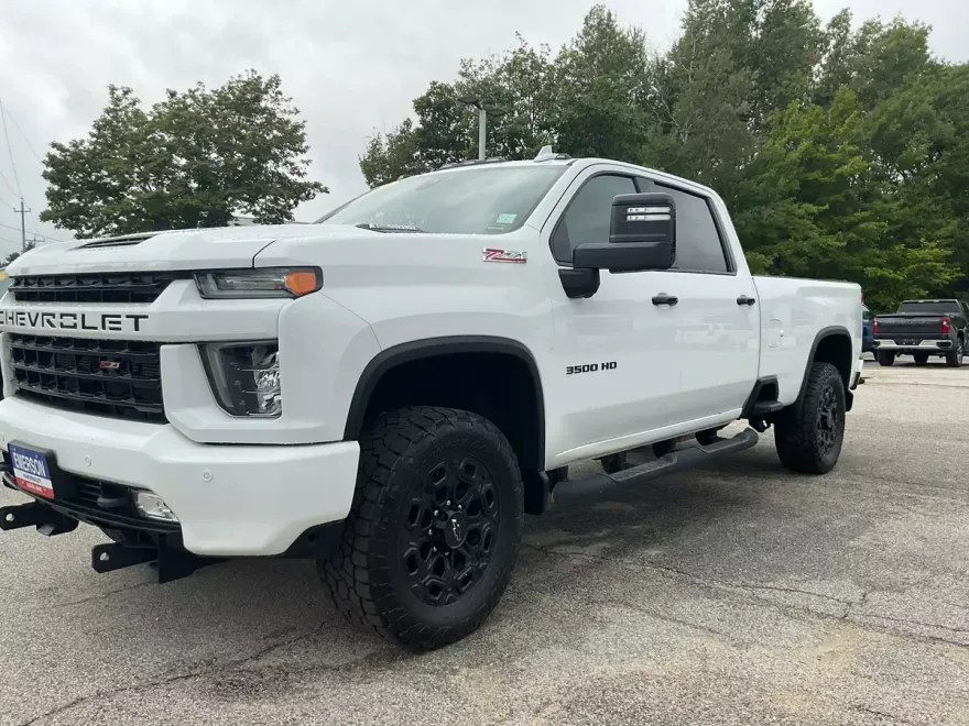 2022 Chevrolet Silverado LTZ photo 1