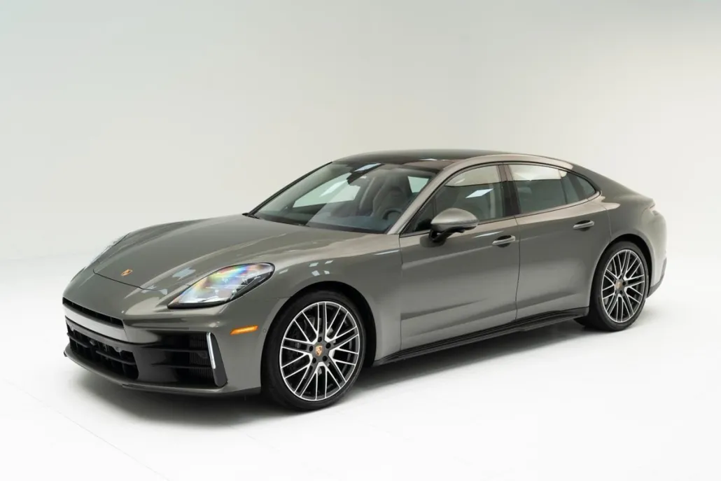 2025 Porsche Panamera photo 1