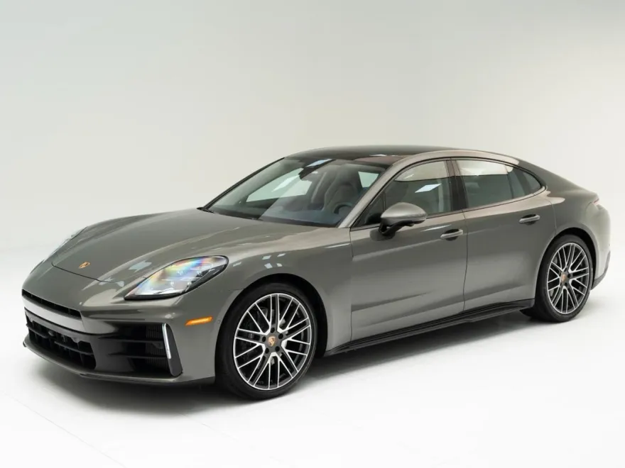 2025 Porsche Panamera photo 1