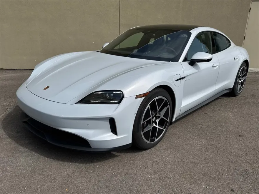 2025 Porsche Taycan photo 1