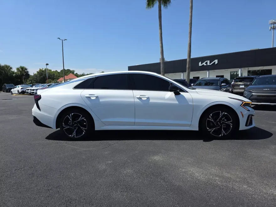 2025 Kia K5 GT-Line photo 1