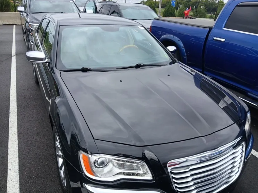 2014 Chrysler 300 C photo 1