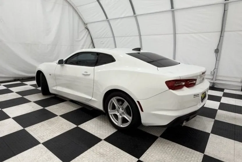 2019 Chevrolet Camaro 1LT photo 1