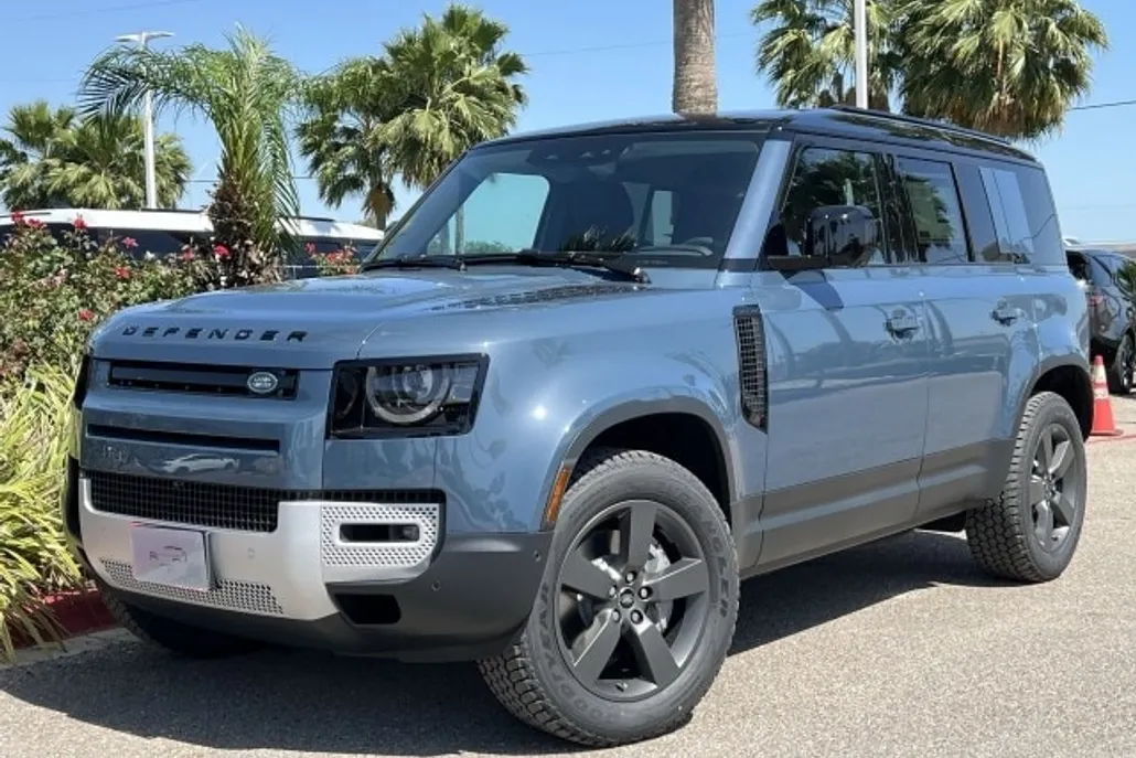 2025 Land Rover Defender S photo 1