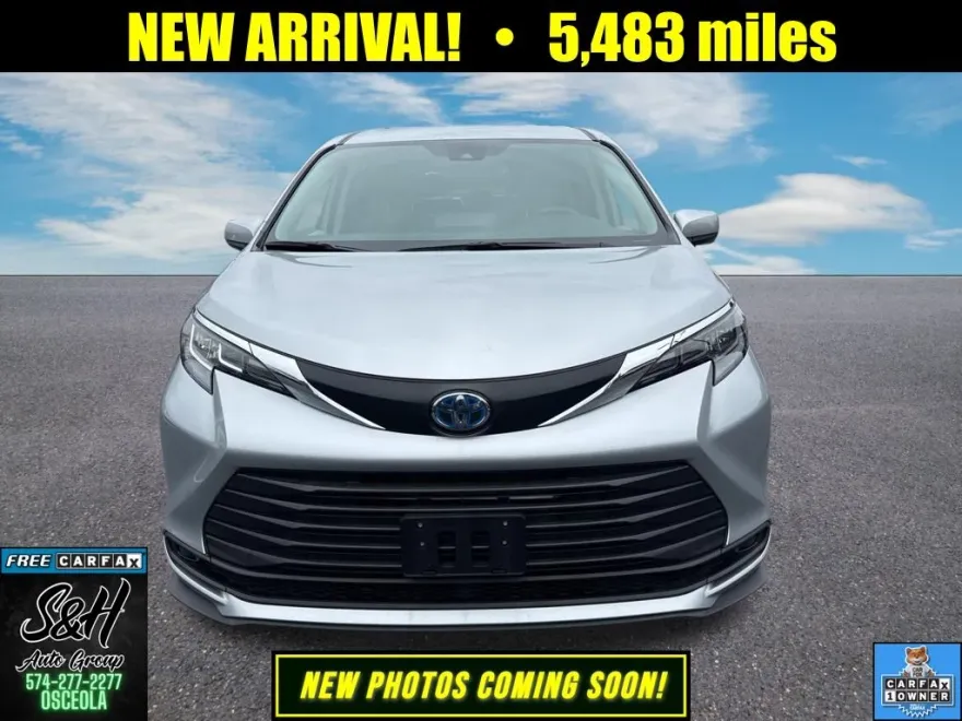 2024 Toyota Sienna LE photo 1