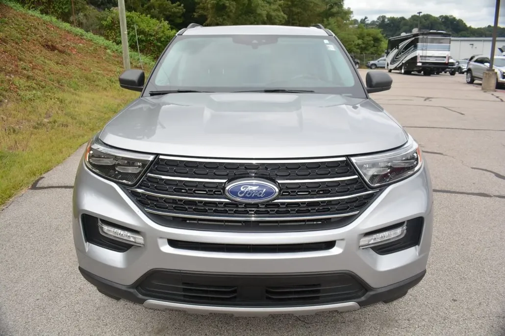 2021 Ford Explorer XLT photo 1